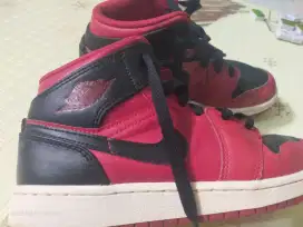 Sepatu centang basket