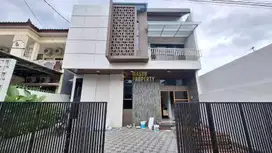 RUMAH 2 LANTAI DEKAT AL AZHAR DI POGUNG MLATI