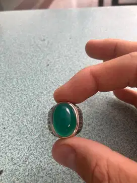 Bacan hijau kristal mulus