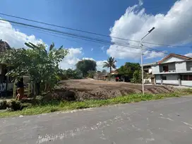 10 MENITAN UGM, Tanah Jogja Jl Palagan Utara Hyatt Regency