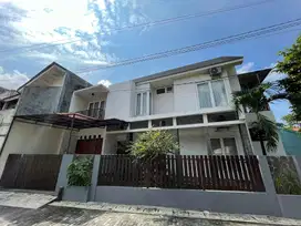 MURAH ! Rumah Bagus 2Lantai Area Seturan Dekat Kampus UPN, Pakuwon Mal