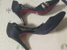 Sepatu heels  hitam