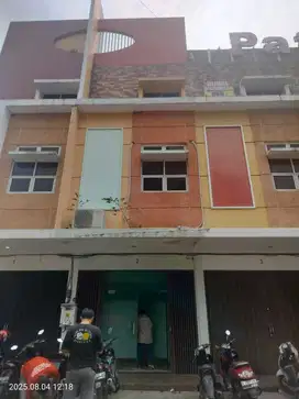 Dijual Murah Cepat Ruko 3 ¹/2 lantai di Kota Bekasi