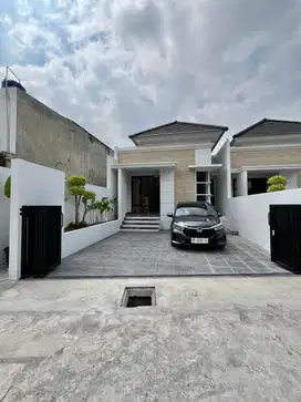RUMAH BARU LIMASAN MODERN DI TEPI JALAN ASPAL WEDOMARTANI NGEMPLAK