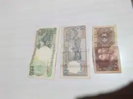 Punya uang lama kali ada yang mau bayarin