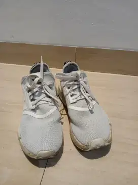 Sepatu Adidas NMD R1 White Black Original Kondisi 90% Good
