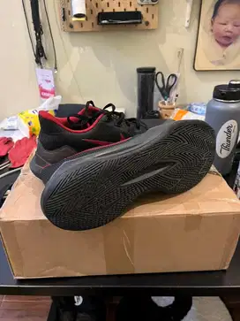 SEPATU BASKET NIKE PRECISION V - MERAH HITAM SIZE 46