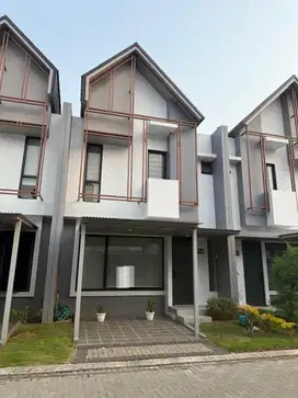 JUAL Rumah Cantik 2 Lantai Siap Huni Cluster Yuthica BSD Tangerang