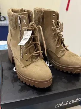 Dijual sepatu boots wanita beli d payless. Masih baru