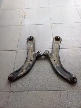 Lower arm depan grand Livina L10