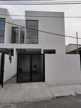 Rumah Baru Gaya Industrial di Riung Bandung Kota Bandung