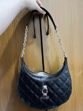 Tas brand Guess preloved