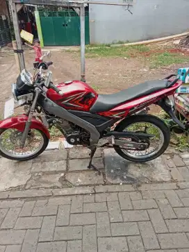 Motor yamaha vixion th 2008 tangan pertama dari baru