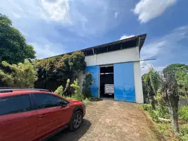 Gudang / pabrik luas dekat jalan besar