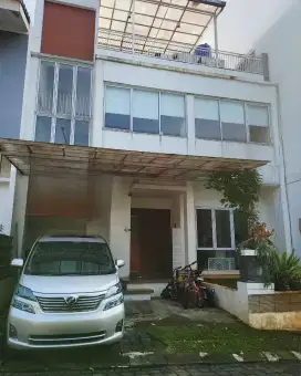 Rumah 3 Lt siap huni Grand Matoa – Cocok Keluarga Besar & Kantor-Rumah