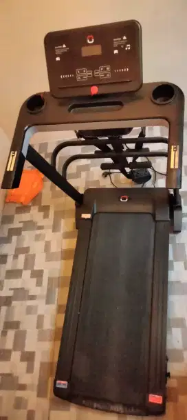 TREADMILL SEKEND LIKE NEW