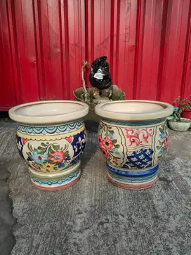 Sepasang Pot Gelombang Motif Lukis