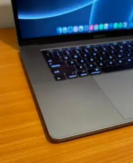 Macbook Pro I7 Ram 16GB , SSD 512GB mulus
