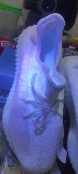 Adidas Yeenzy 350 v2, uk 43