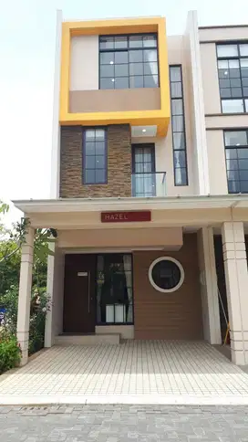 FOR SALE RUMAH UKURAN 4.5X10 3LANTAI DI PIK2 CLUSTER BAGUS RUMAH READY