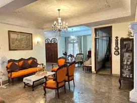 Dijual Rumah 2 lantai Strategis dekat pusat kota di Kebayoran Baru