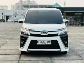 Toyota Voxy 2.0 AT