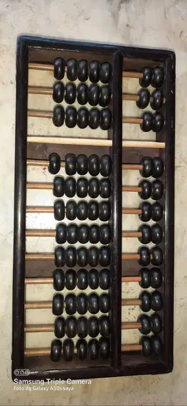 Simpoa kuno antikan bahan kayu swanci (estimasi) sudut plat kuningan.