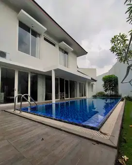 Disewakan Rumah 2 Lantai Furnish di Lengkapi Pool Di Graha Family