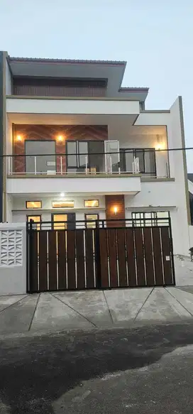 Rumah siap huni lokasi strategis di nusaloka bsd