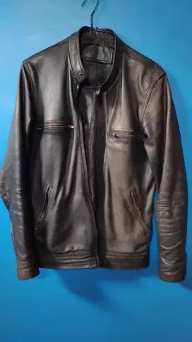 jaket kulit warna hitam