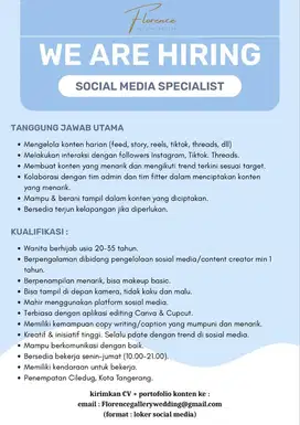 Loker social media specialist