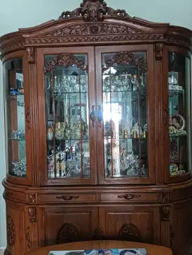Dijual lemari pajangan kayu jati ukiran