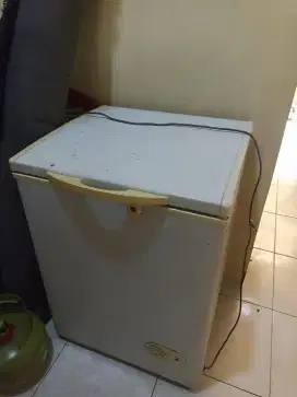 Freezer bekas pakai