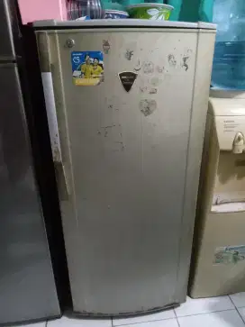 FREEZER SHARP 6 RAK