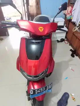 YADEA T9 tahun 2004