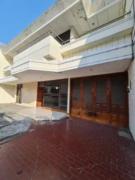 Disewakan rumah strategis dharmahusada permai belakang gm