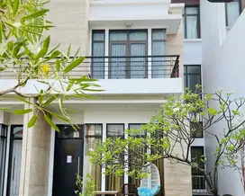Townhouse Sudah Renovasi 4 Lantai di Royalton Residences Kemayoran
