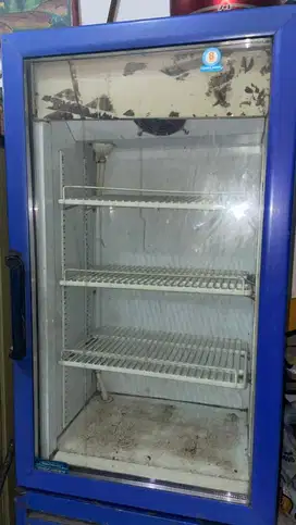 SHOWCASE MINUMAN DINGIN