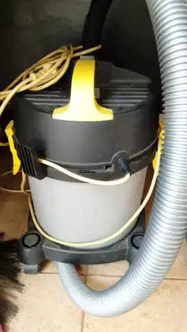 Dry vacum cleaner
