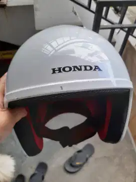Jual helm honda uk L sudah laundry