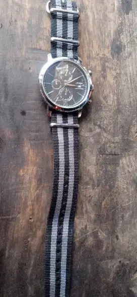 Jam tangan pria quartz chrono