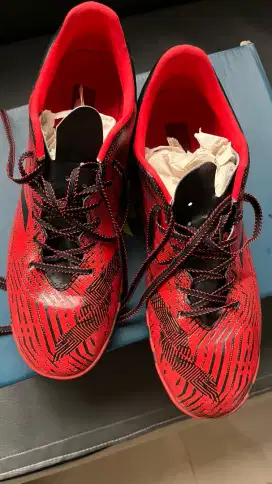 Sepatu futsal mills size 42 good condition