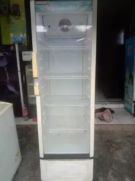 Dijual cepat Showcase