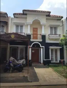 Disewakan rumah dua lantai di raffles hills cibubur