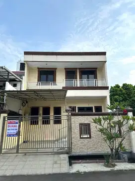 Jual Cepat BU Rumah Mewah Green Garden 8x18 3+1KT Semi Furnished