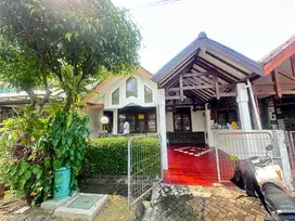 Disewakan rumah besar asri hoek di Kemang Pratama Bekasi