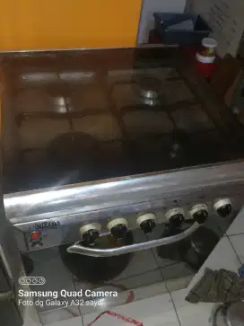 Kompor oven 4 tungku