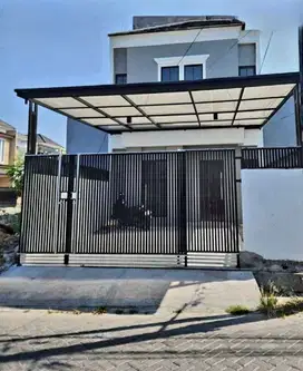 Rumah baru 2,5 lantai murah di daerah kuwukan kec. Lontar sambikerep