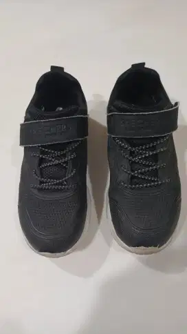 Sepatu anak Sketcher ukuran 31.