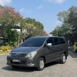 TOYOTA INNOVA V DIESEL AT 2011